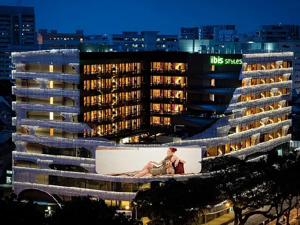 A 4⭐ hotel near the Petronas Twin Towers featuring modern rooms, a rooftop pool, restaurant, and convenient city-center location.