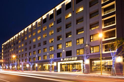 Caesar Metro Taipei is a modern 4-star hotel located in the Wanhua District of Taipei. Opened in 2017, the hotel is part of the Caesar Park Hotels & Resorts group and offers stylish accommodation with convenient access to the city’s transport and attractions.